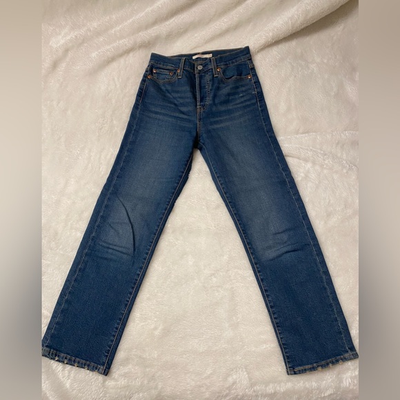 Levis : Wedgie Straight Crop Jeans - Picture 2 of 4